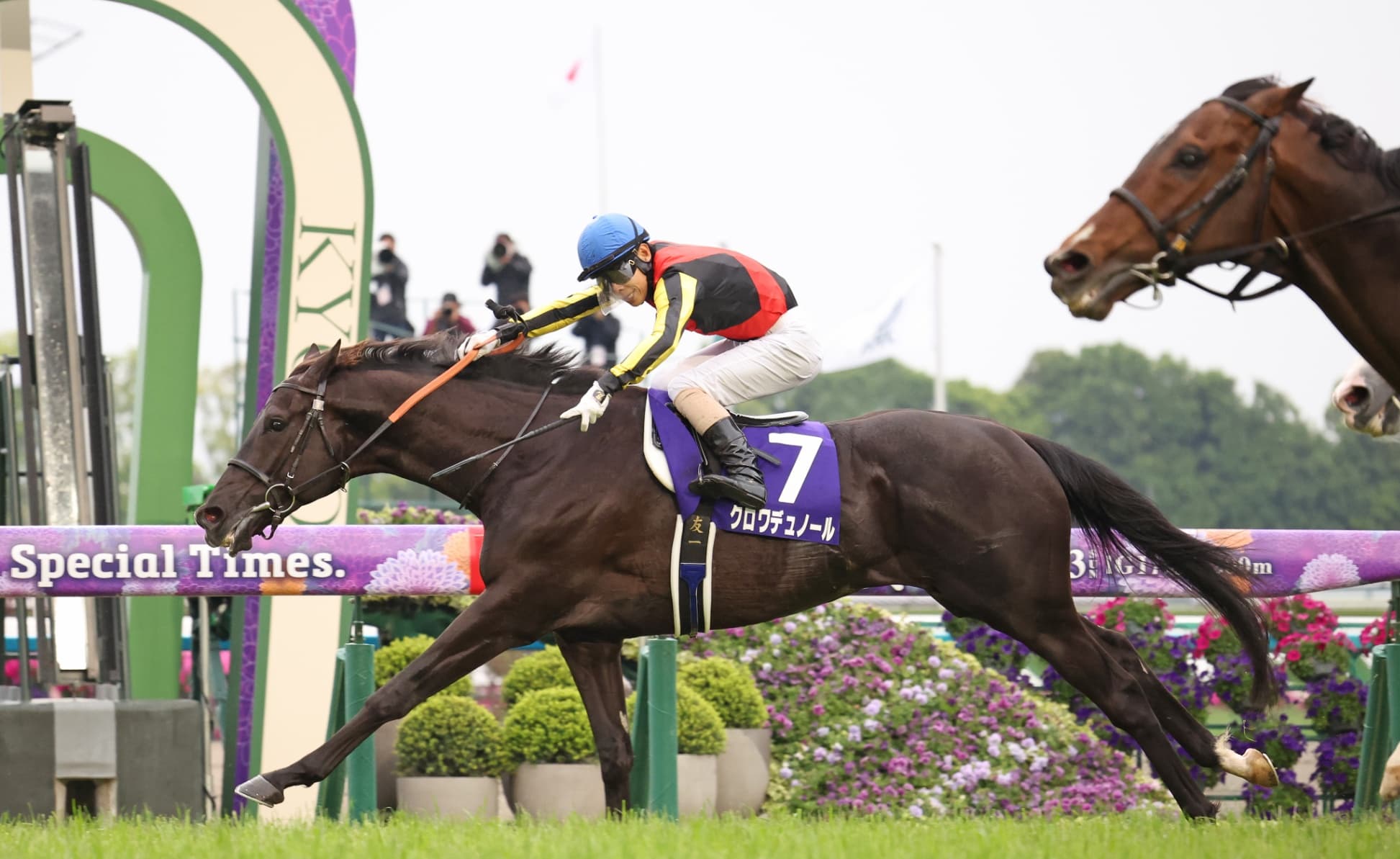 歴史に残る大接戦　クロワデュノールがハナ差でGⅠ4勝目【天皇賞・春】